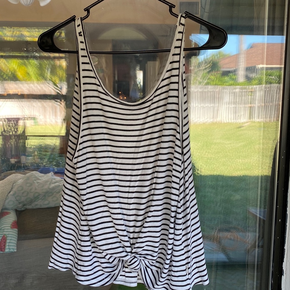Billabong size large tank top black and white stripes